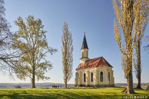 Gemeinde Kraiburg Landkreis Mühldorf Schlossberg mit St.-Georgs-Kirchlein (Dirschl Johann) Deutschland MÜ